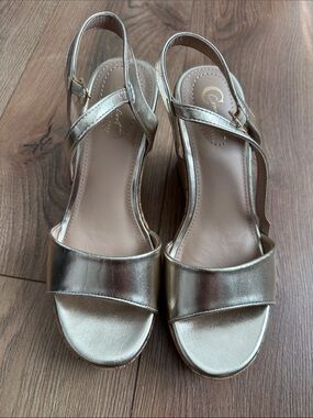 Women’s Metallic Gold Slingback Sandals